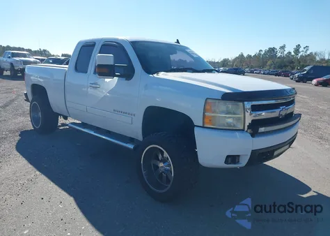2008 Chevrolet Silverado 1500 Ltz z USA, uszkodzony, nr VIN 1GCEC19018Z107412